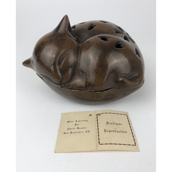 Cast Iron Sleeping Cat Nick Knack made in Japan Albert Kessler Co. 6" x 5" x 3" - Picture 1 of 8